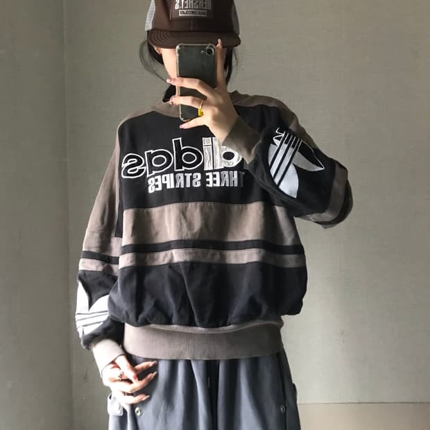 아디다스 90s 실버탭 빅로고 맨투맨
