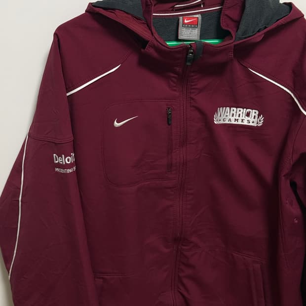 나이키 와인 색상 바람막이