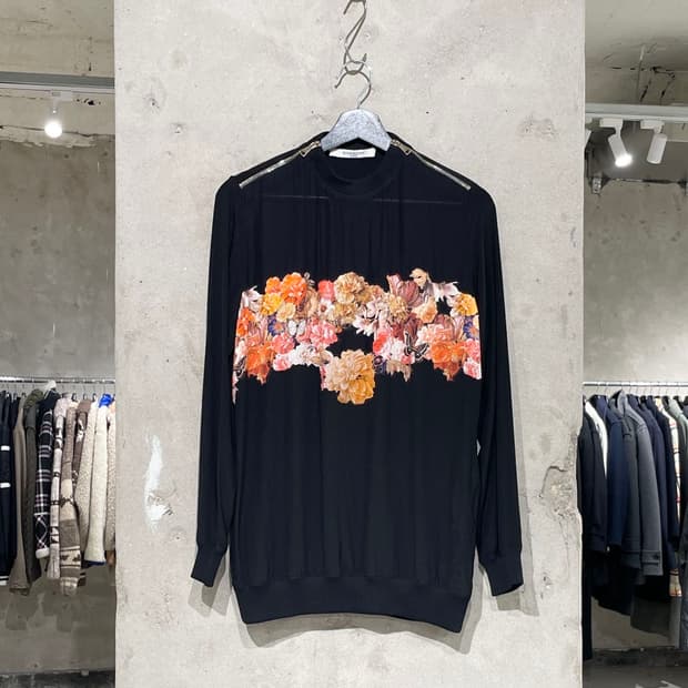 지방시 15S/S 블랙 by 리카르도 티시 플로럴 숄더 집 실크 스웻 셔