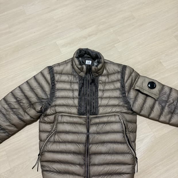 Cp  컴퍼니 디디쉘 칼라 집 다운 자켓 빈티지 카키 베이지