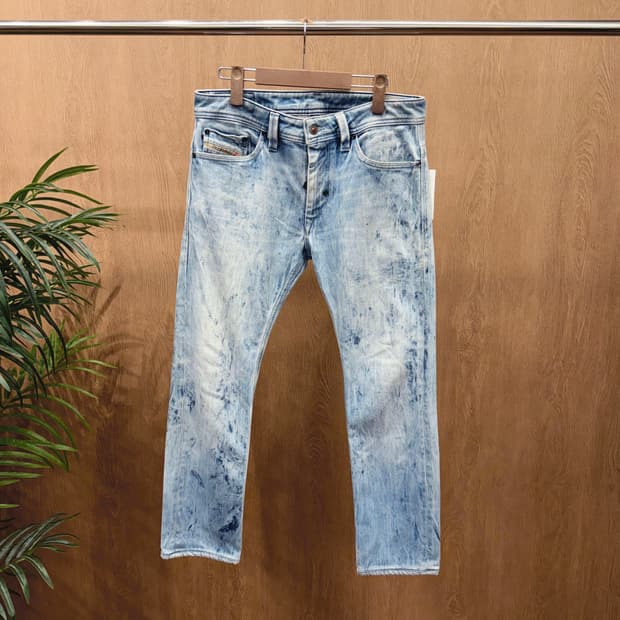 디젤 데님 팬츠 빈티지 워싱 페이딩 백 포켓 패치워크 아일렛 디테일 연청