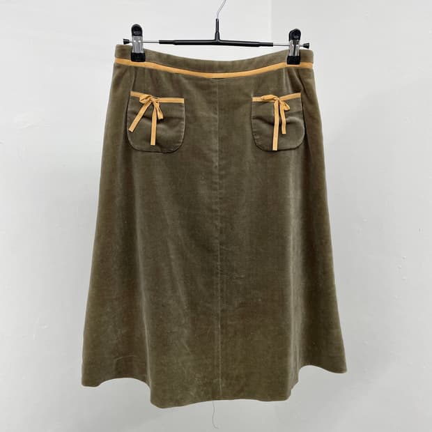 벨벳 카키 리본 스커트