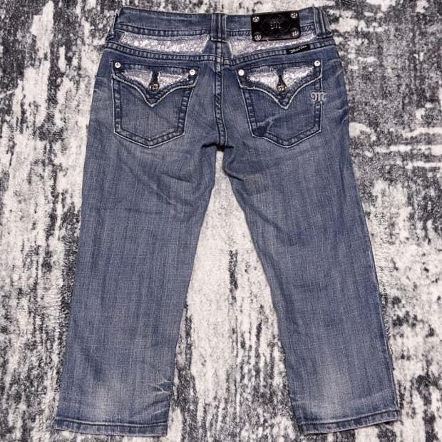 {Miss Me} Sequin Pocket Capri Jeans 