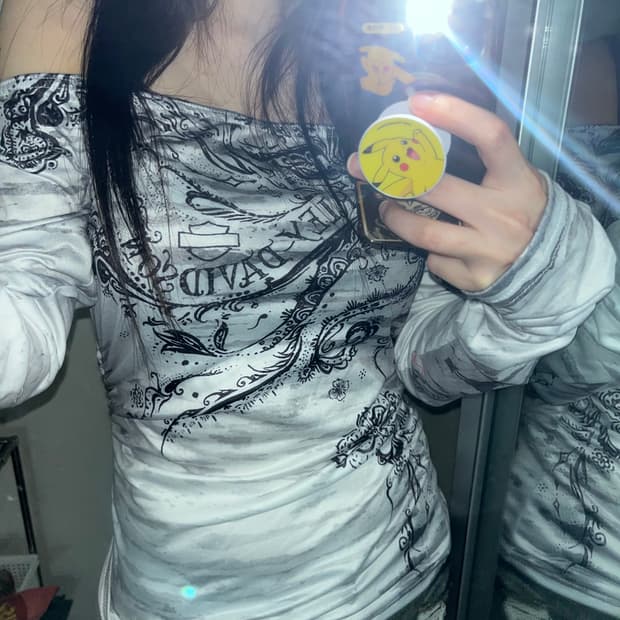 펑크레터링 오프숄더 롱슬리브