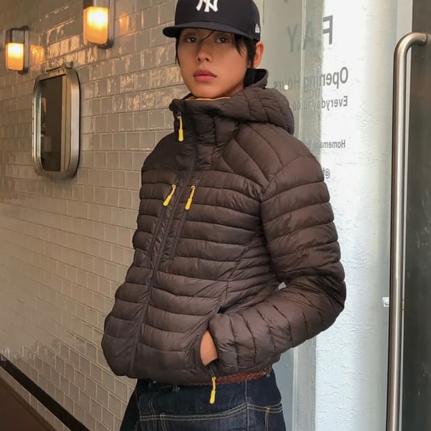 [L]르아르 에센셜 후디드 라이트 패딩 자켓 차콜