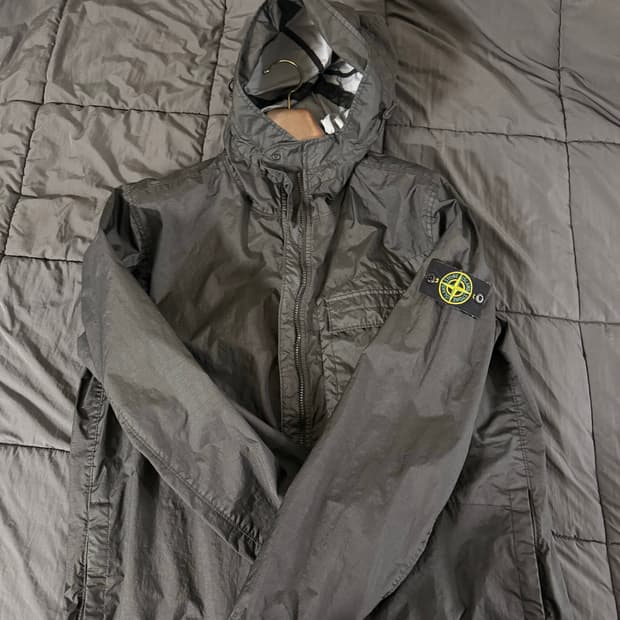 스톤 아일랜드 멤브라나 3L TC 가먼트 다이드 후드 자켓 블랙