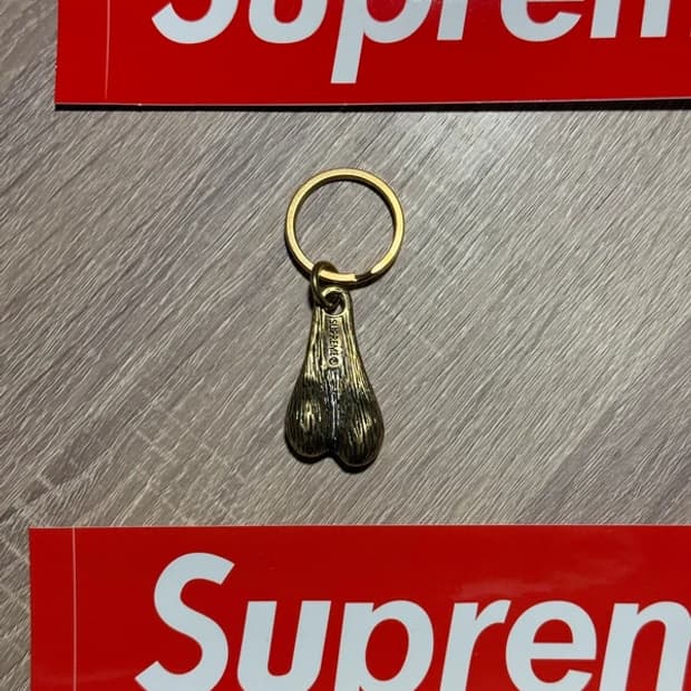 16SS 슈프림 브레스 볼 키링