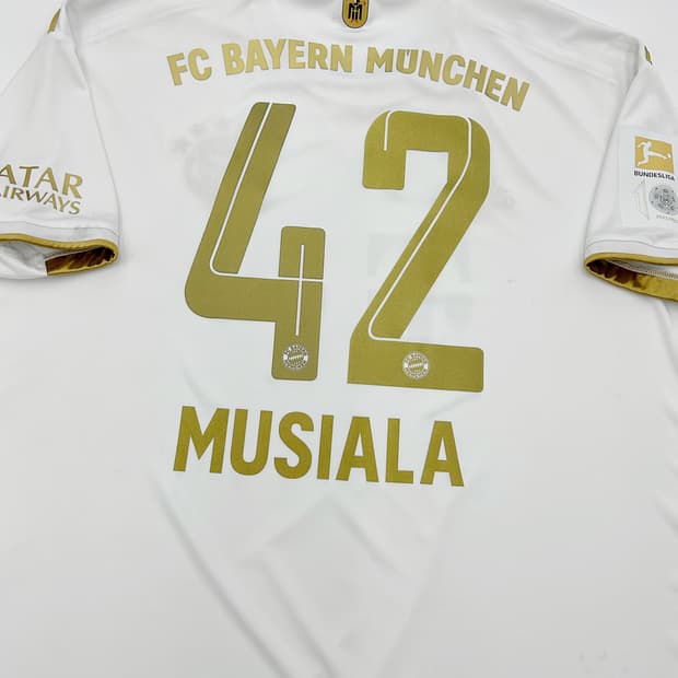 아디다스 22-23 바이에르 뮌헨 어웨이 리그킷 자말 무시알라