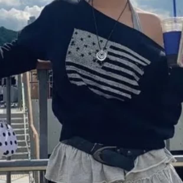 카네이테이 오프숄더 맨투맨 