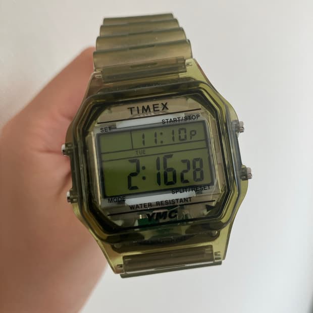 Timex x YMC T80 디지털 워치 (올리브 컬러)