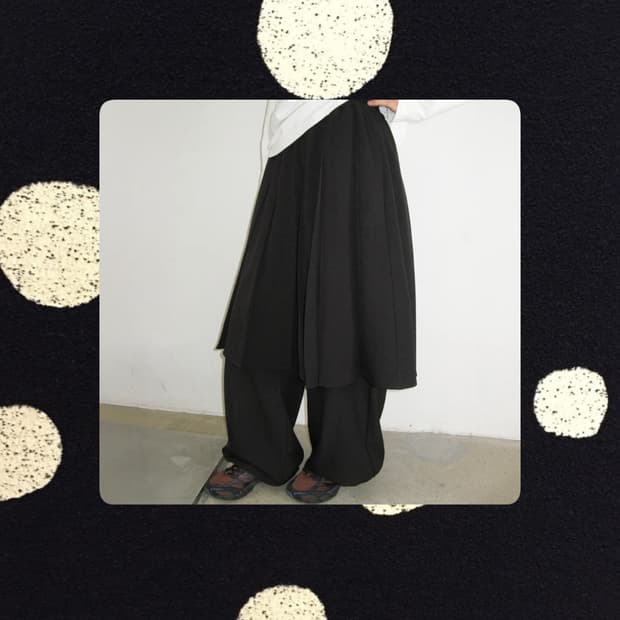 론론 LAYERED PLEATED SKIRT PANTS BLACK