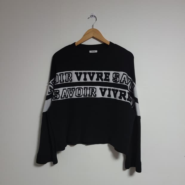 (F) SYSTEM 시스템 블랙 레터링 니트 롱슬리브 크롭