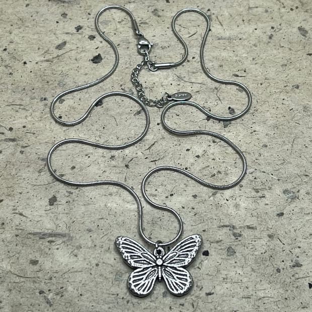 나비 목걸이