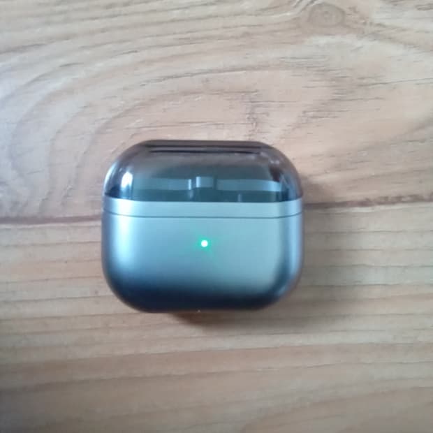 갤럭시 버즈3 프로 충전 크레들 실버