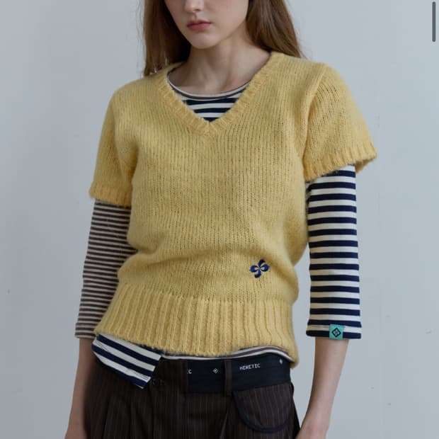 헤레틱 버튼 브이넥 니트