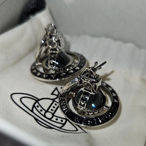 비비안웨스트우드 나나 콜라보 오알비 귀걸이 이어링 블랙