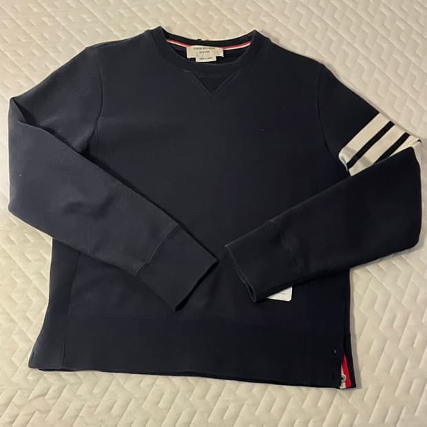 톰브라운 맨투맨 1사이즈 네이비