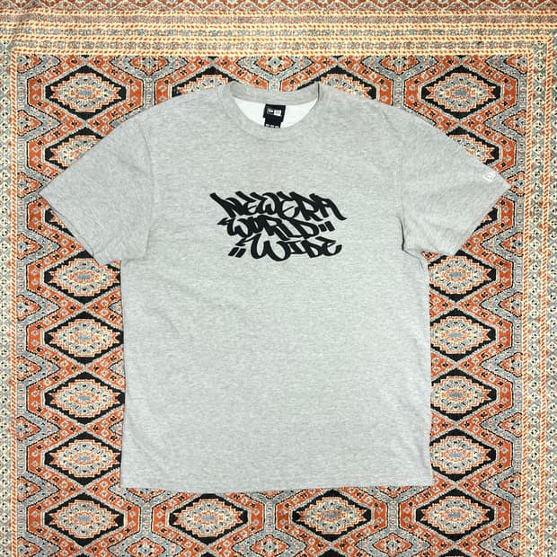 뉴에라 프린팅 그레이 반팔티셔츠 남성110