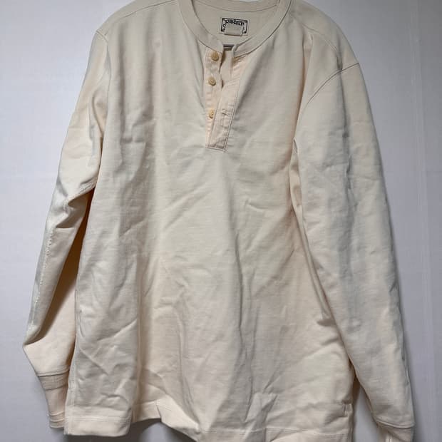 브론슨 아이보리 헨리넥