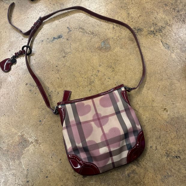 버버리 버건디 체크 하트 크로스백 숄더백 가방