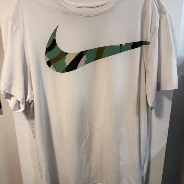 Nike Dri-FIT Big Swoosh Camo Tee L