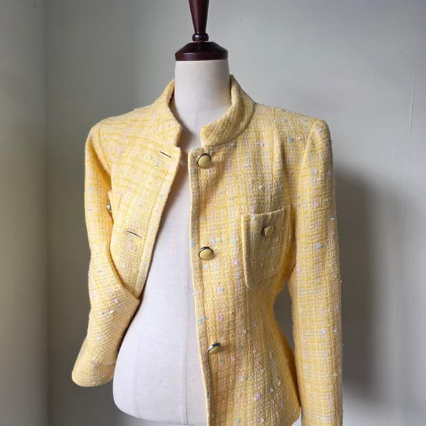 courreges 꾸레쥬 각인 단추 보카시 트위드 자켓