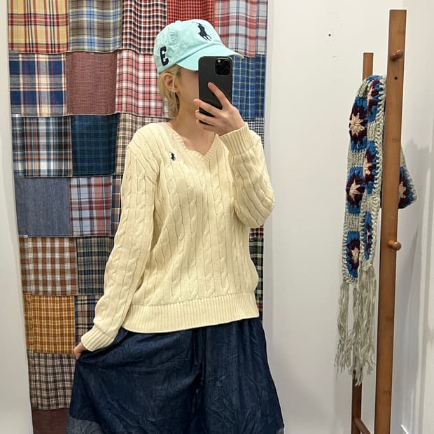 폴로 크림 꼬임 니트