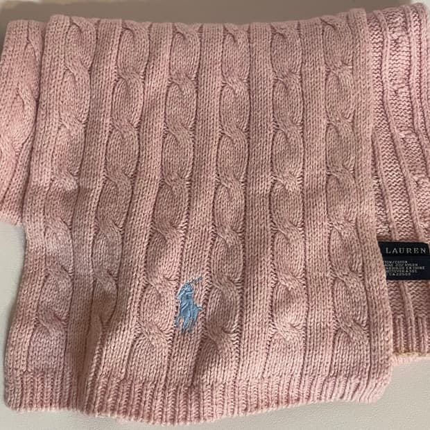 폴로 핑크 케이블 니트 목도리