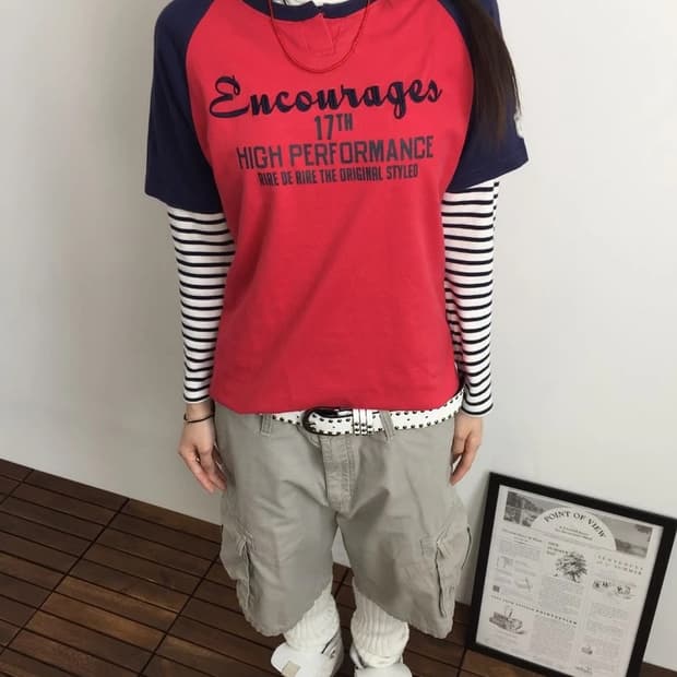 RIRE de RIRE Raglan Graphic Tee