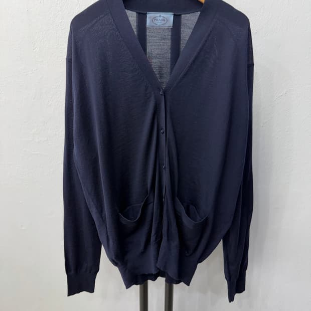 정품) 프라다 신형 루즈핏 네이비 가디건 40