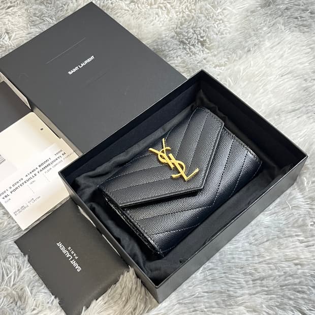 입생로랑 엔벨로프 금장 지갑 풀박스