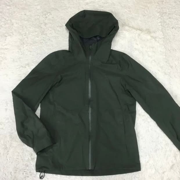 유니클로 블록테크 바람막이 자켓