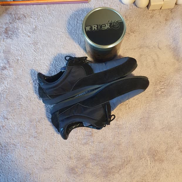 Lad musician plat shoes