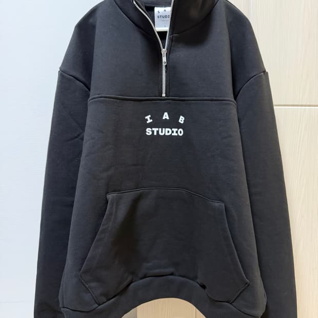 아이앱스튜디오 23SS 하프집업 미착용