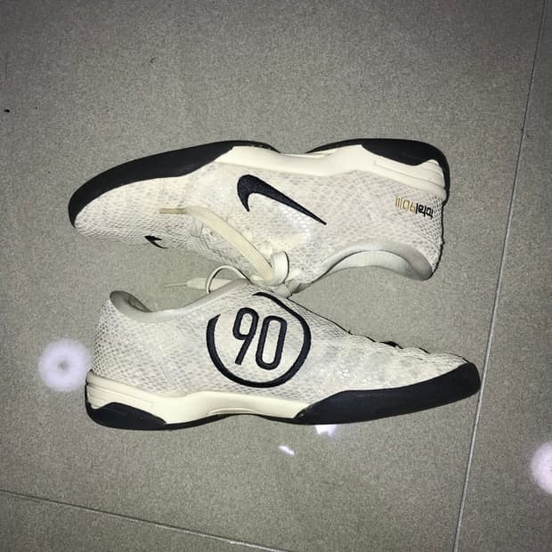 나이키 우먼스 토탈90 T90 SE 페일 아이보리 블랙 235