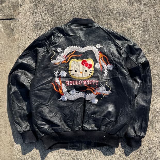 [L] 90s Sanrio 헬로키티 용자수 가죽 레더 자켓