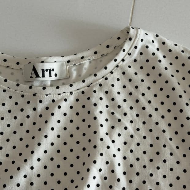 도트 화이트 롱 슬리브 