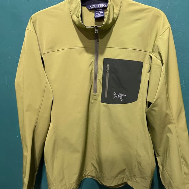 아크테릭스 반집업 그린 S