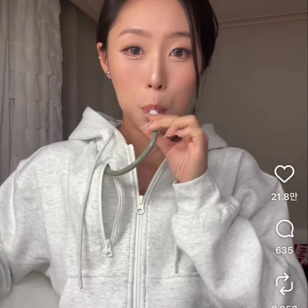 keek 필로우 목베개 후드집업 오트밀