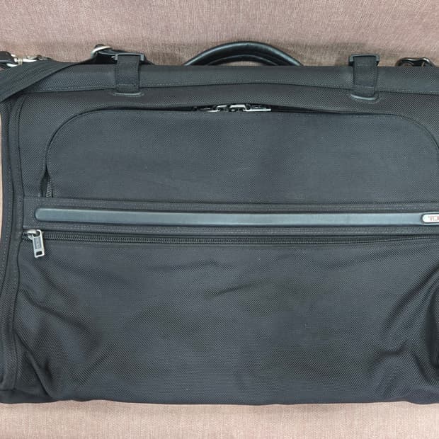 투미(TUMI) 알파 트라이폴드 가먼트 백