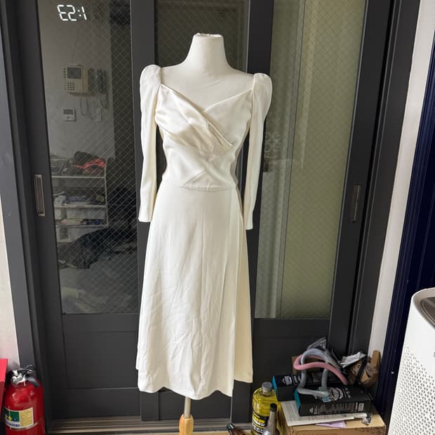 아보아보 새틴 드레스