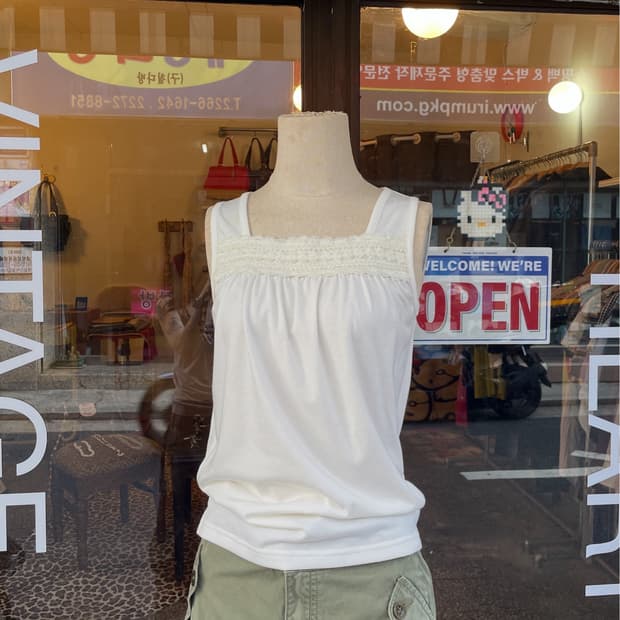 화이트 레이스디테일 나시