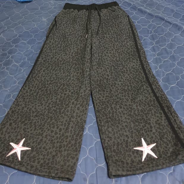클로딩러버 크롭와이드 레오파드패턴 트레이닝 팬츠 다크그레이 (F)
