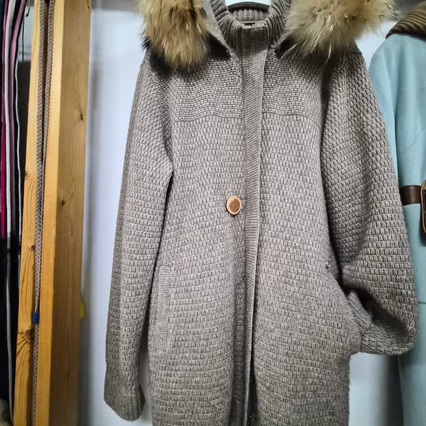 보그너 캐시미어 방풍 후드집업 니트. 후드퍼탈부착가능