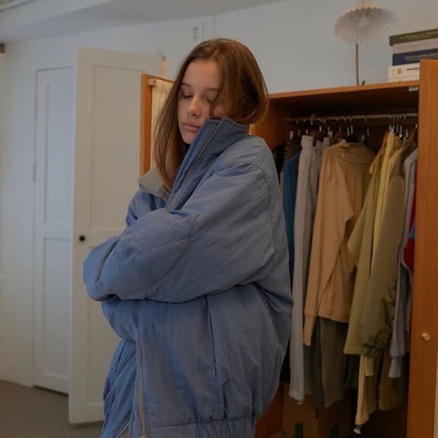 노컨텐츠 패딩 블루