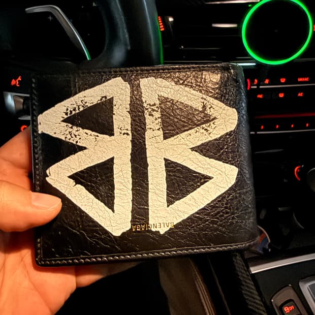 발렌시아가 스퀘어 그래피티 반지갑