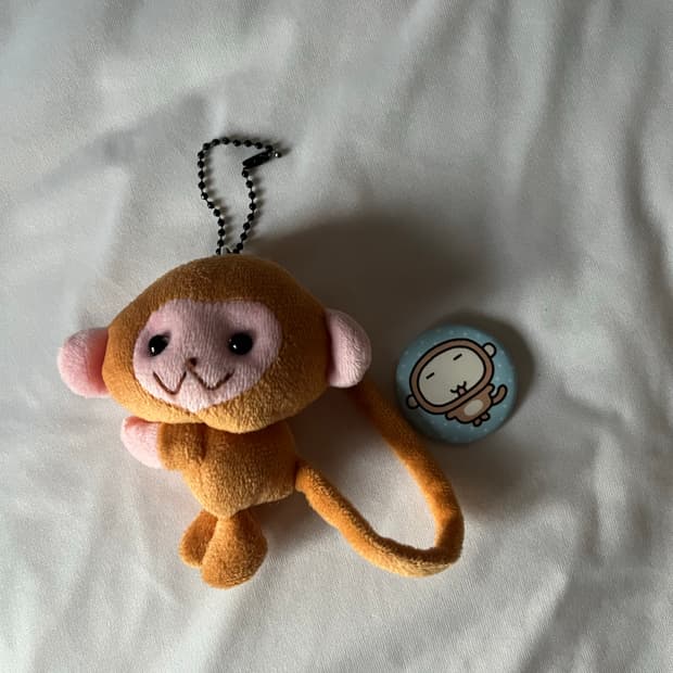 원숭이 키링 + 핀 벳지 세트 🐒