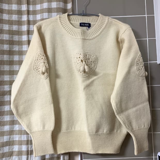 빈티지 아이보리 하트 폼폼 니트