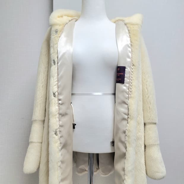 🎀코펜하겐 퍼플 등급🎀 펄화이트에 가까운 크림색 후드 밍크코트