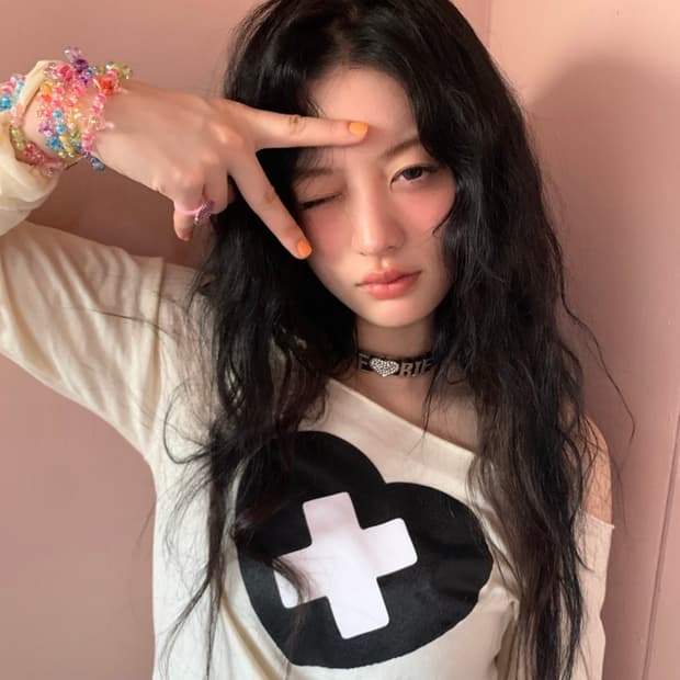 샵페어리 크로스 하트컷 오프 티셔츠 크림